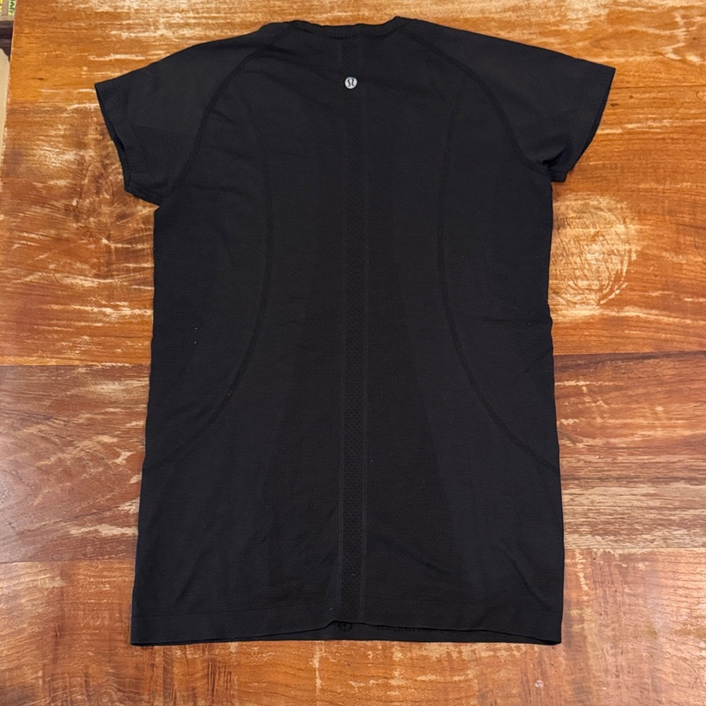 lululemon athletica Black Short Sleeve Tee